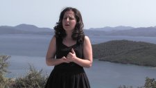 Ayşen Aymen Güreşçi - Yeni Cami Avlusunda Ezan Sesi Var