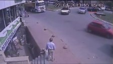 Tır Anne Ve Oğlunu Böyle Ezdi