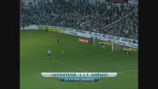 Andre Santos uzaya attı