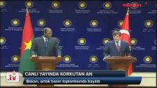 Bakan Basın Toplantısında Bayıldı Davutoğlu Tuttu