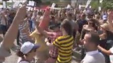 İşten çıkarılan hosteslerden THY'ye 'Harlem Shake'li tepki