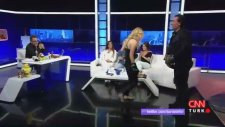 Canlı Yayında Kickbox Eğitimi