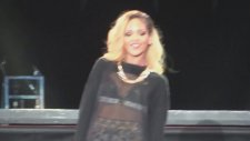 Rihanna - Pour It Up & Numb (İstanbul Konseri Diamonds World Tour)