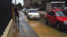 Su Birikintisini Geçmenin En Kurnazca Yolu