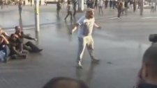Toma'ya Kafa Tutan Adam! Taksim Gezi Parkı