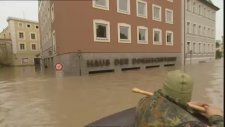 Angela Merkel Kriz Bölgesinde