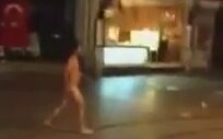 Taksim'de Femen Grubuna Özenen Çıplak Eylemci