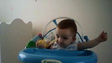 Bebeğimizin İlk Limon Yemesi