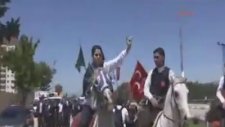 Bahçeli'yi Atlı Dadaş Kızları Karşıladı