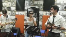 Ayda & The Band - Locked Out Of Heaven (Canlı Performans)