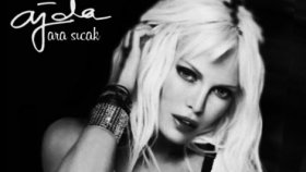 Ajda Pekkan - Ozan Çolakoğlu Feat. - Ara Sıcak Ajda Pekkan - Ozan Çolakoğlu Feat. - Ara Sıcak