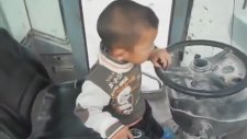 5 Yaşındaki Çocuk Dozer Kullanıyor!
