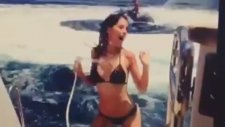 Yolanthe cabau dan kalça şovu!