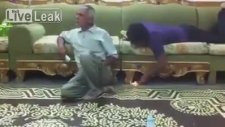Yaşlı Adama Torpil Şakası
