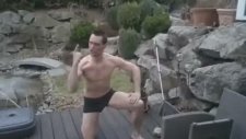 Bu Videoyu İzlemeden Havuza Girmeyin