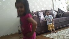 Eloş Umut Gangnam Style Dansı :)