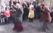 Teyzelerden Yatcaz Kalkcaz Dansı