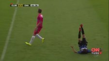 Kaçırdığı gole kimse inanamadı