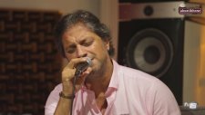 Ragıp Savaş - Bambaşka Biri (Akustik)