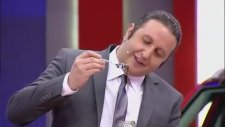 Stüdyodaki Erkeklere Mesir Macunu (Ben Bilmem Eşim Bilir)