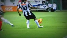 Ronaldinho'dan Süper Topuk Pası