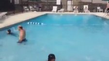 Havuza Atlamanın En Fantastik Hali