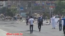 Tankın Önünde Durunca Kurşunların Hedefi Oldu!