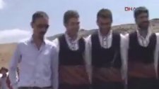 Yatcaz Kalkcaz Şarkısı ile Halay Çekmek