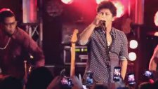Bruno Mars - Locked Out Of Heaven (Live İn Paris)