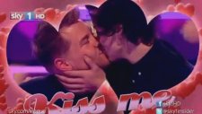 Harry Styles'in Sunucuyu Dudağından Öptüğü Video Görüntüsü
