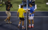 Federer Robredo'ya boyun eğdi!