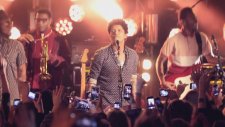 Bruno Mars - Locked Out Of Heaven (Live İn Paris)