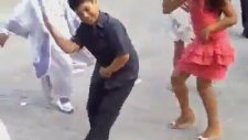 Çocuk Romanı Fena Oynuyor