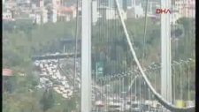 Köprü Beşik Gibi Sallandı