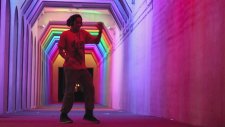 İnsanlık Dışı Dans Eden Adam!