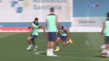 Messi Çalımıyla Dani Alves'i Süründürdü!