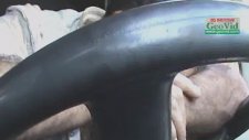 Hunharca Gülen Adam Ağlıyor