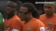 Edgar Davids Rakibini Yumrukladı