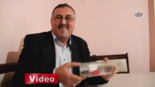 Koynunda ‘yılan’ besliyor