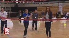 Cambridge Düşesi Kate Topuklularla Voleybol Oynadı