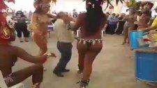 Seksi sambacıları görünce dayanamayan masum amca