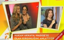 Hadise'yi Görünce Kanal Değiştiriyorum