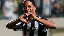 Ronaldinho Antremanda Şov Yaptı