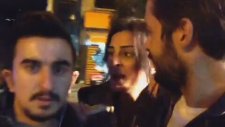 Femen için memeleri açmak.