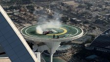 Burj Al Arab'ın En Tepesinde F1 Aracıyla Şov