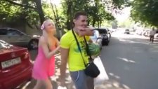 Nezaketin Zirvesine Ulaşan Rus Erkeği Hali !