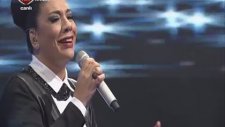 Işın Karaca - Bir İlk Bahar Sabahı (Canlı Performans)