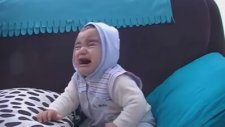 Babasının Söylediği Şarkıya Ağlayan Çocuk (Arabesk İçerir)