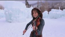 Lindsey Stirling Kemanıyla Harikalar Yaratıyor
