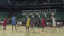 NBA Oyuncuları Üçlüklerle Yılbaşı Şarkısını Çalıyor